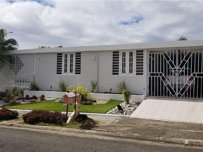 Calle 9 Urb Metropolis #D-1, Carolina, PR, 00987
