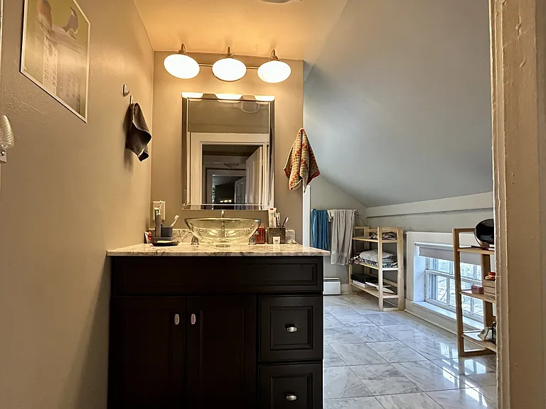 215 Maple St — Photo 11