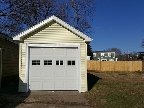 Detached garage