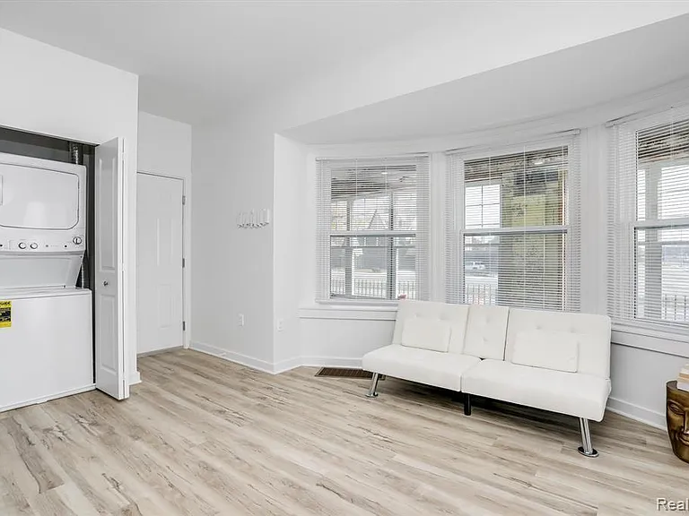 799 E Grand Blvd #4 — Photo 4