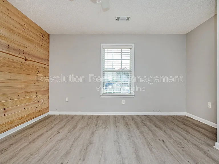 1740 Summerwoods Ln — Photo 13