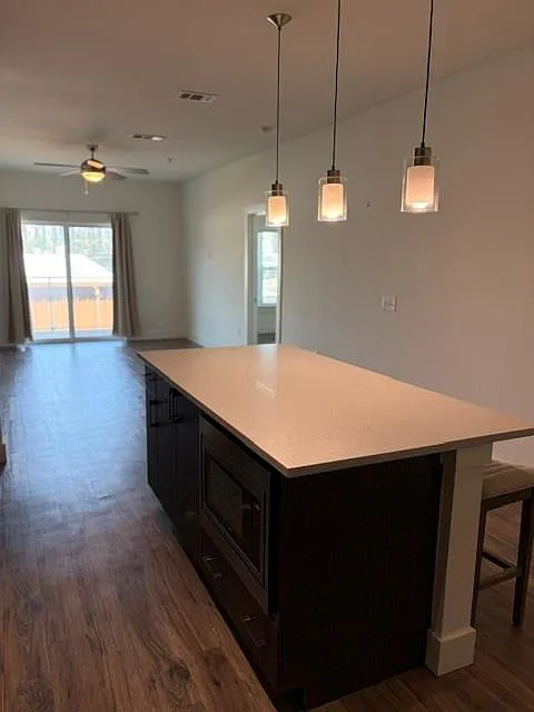 2 bed, 2.0 bath, 1200 sqft, $3,400 — Photo 4