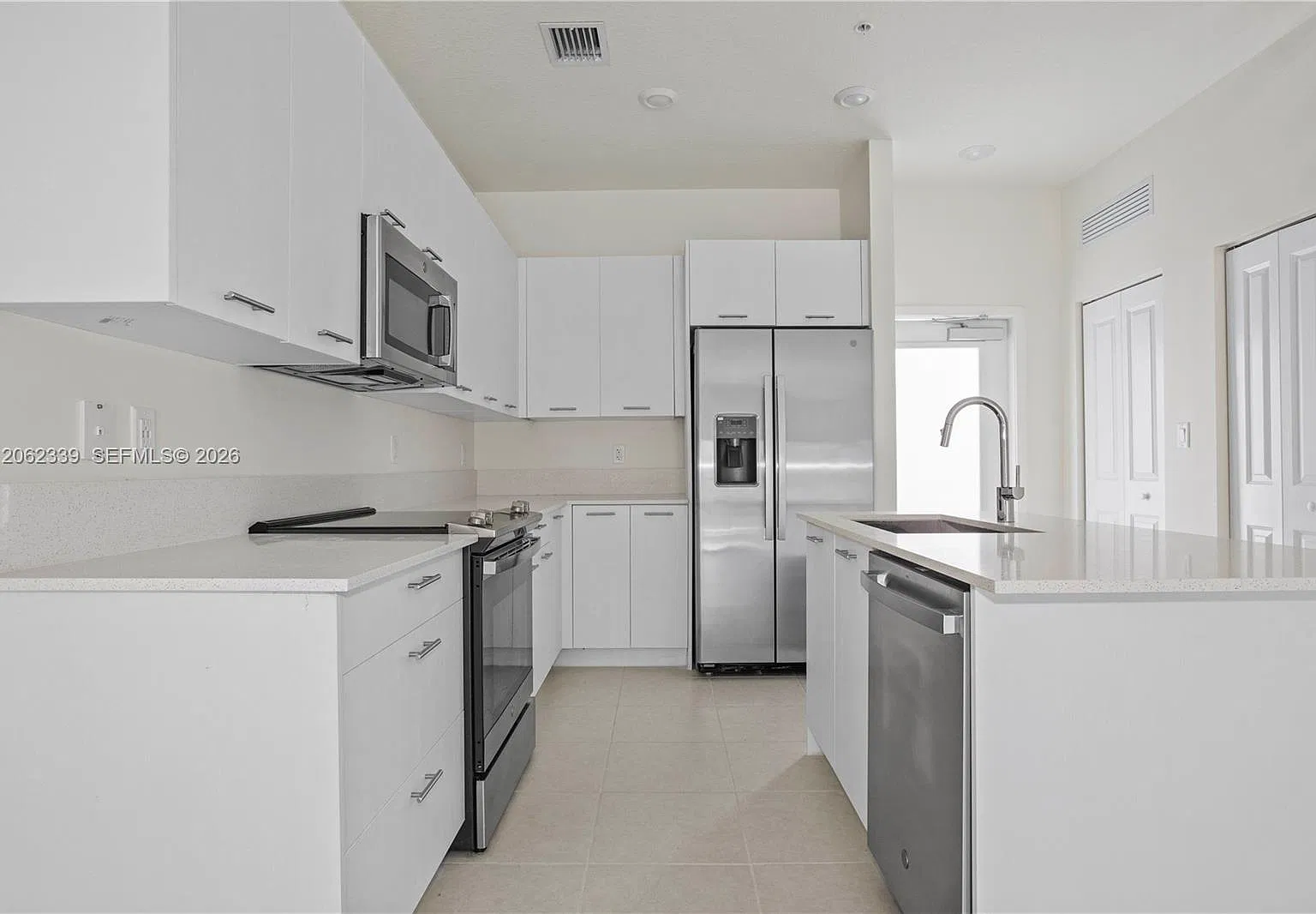 3 bed, 1124 sqft, $3,300 — Photo 4