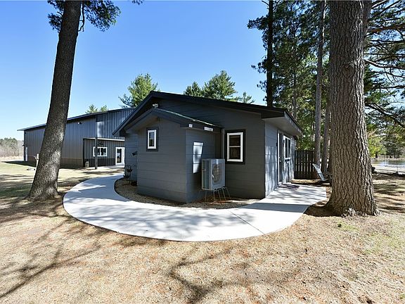 4th image of 2097 Sunnyside Road