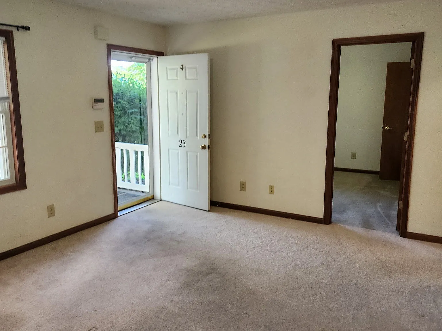 380 Browns Ln — Photo 1