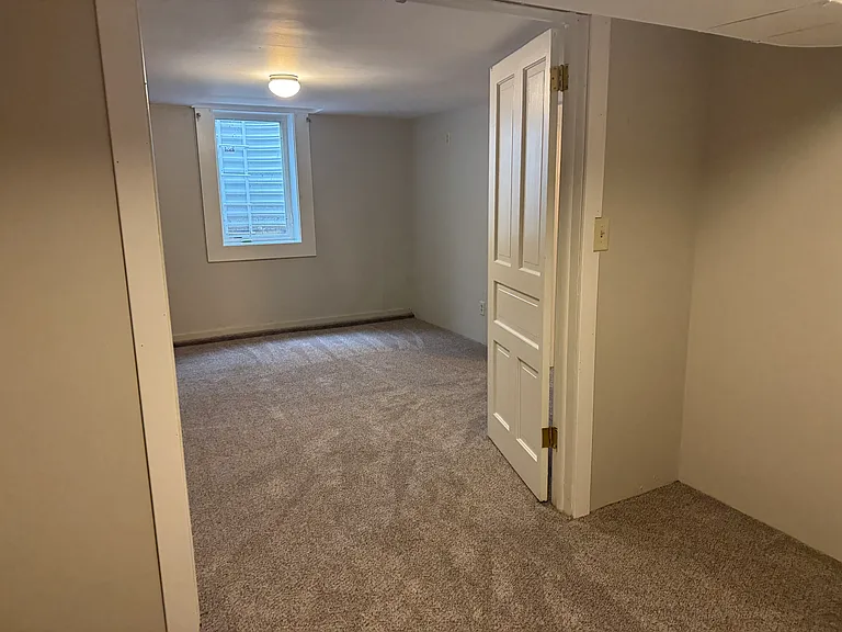 415 E State St — Photo 18