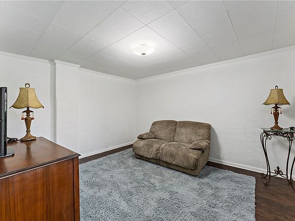 2nd image of 28 Peterson St