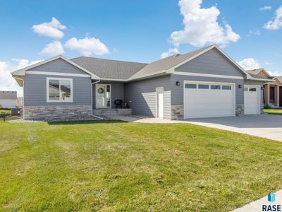 169 Central Park Ct, Harrisburg, SD, 57032