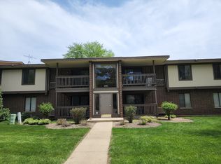 578 Somerset Ln APT 2, Crystal Lake, IL 60014