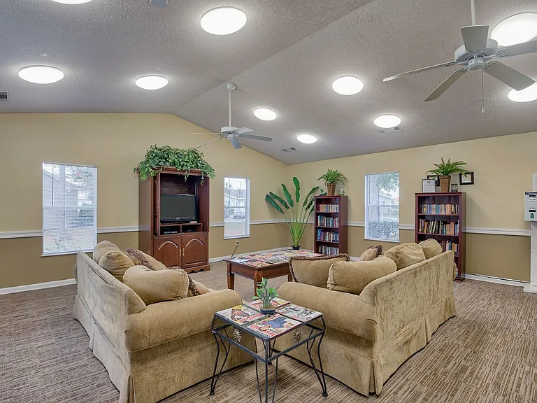 Pinewood Pointe — Photo 12