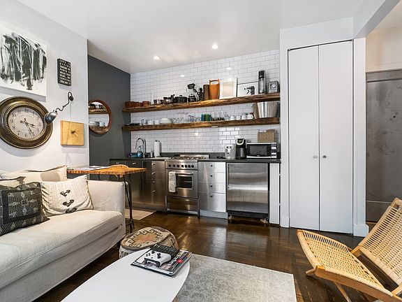4th image of 87 Barrow St APT 4F