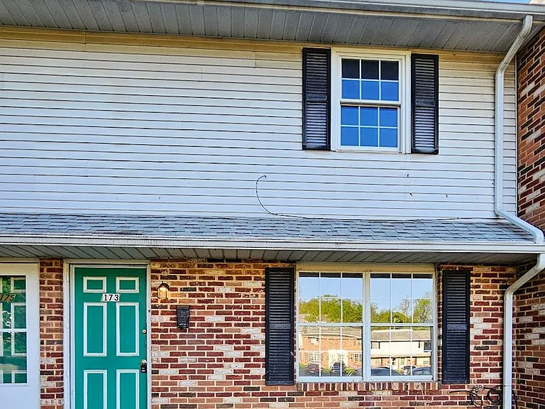 173 Ashford Dr — Photo 1