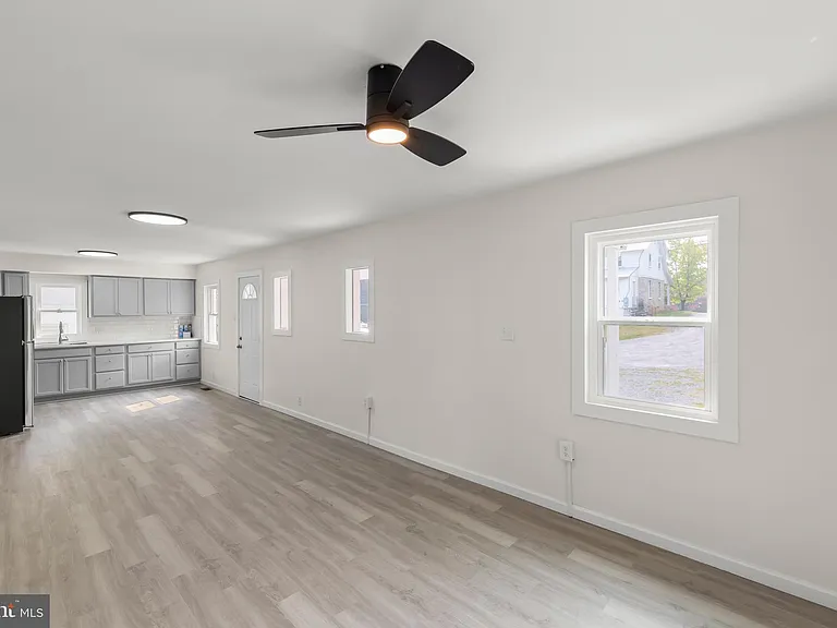2141 Valley Ave — Photo 10