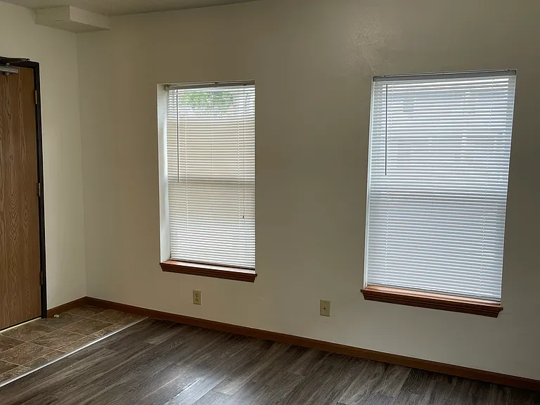 407 N Dubuque St #8 — Photo 4