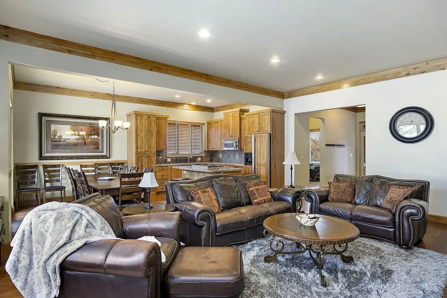 8 bed, 4.0 bath, 4994 sqft, $10,504 — Photo 3
