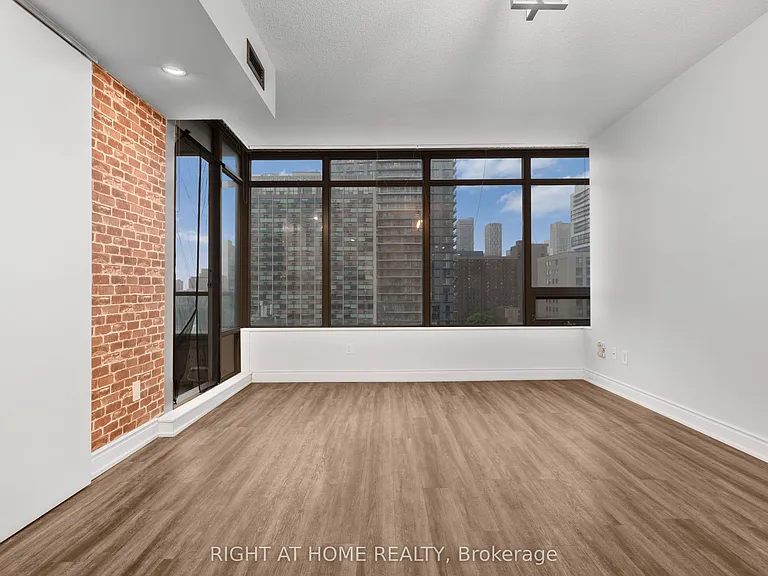 281 Mutual St #1102 — Photo 2