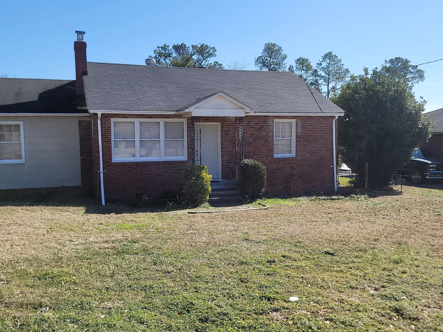 3 bed, 1200 sqft, $1,600 — Photo 1