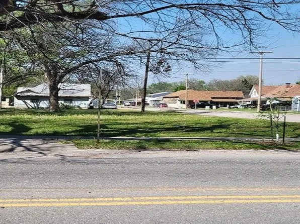 620 E 9th Ave, Winfield, KS 67156