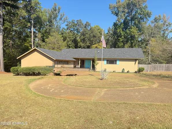 14 Woodlawn Dr, Louisville, MS 39339
