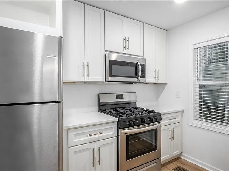 704 Durant Pl NE #B — Photo 11