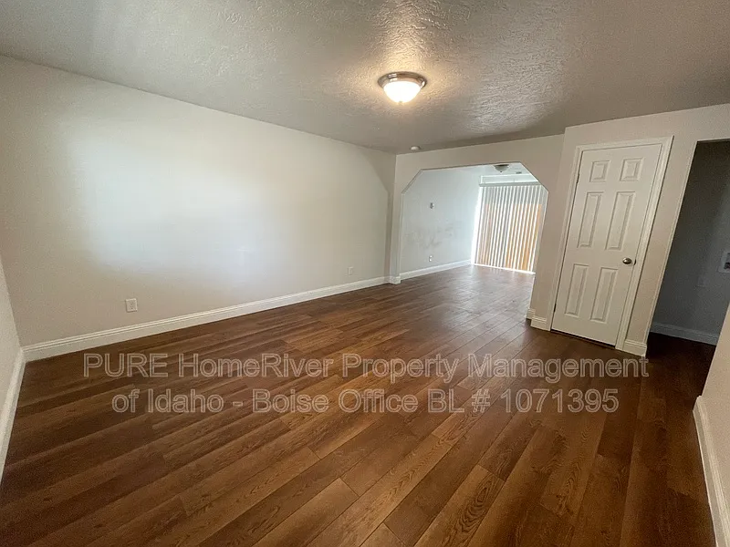 2 bed, 1.0 bath, 800 sqft, $1,250 — Photo 2