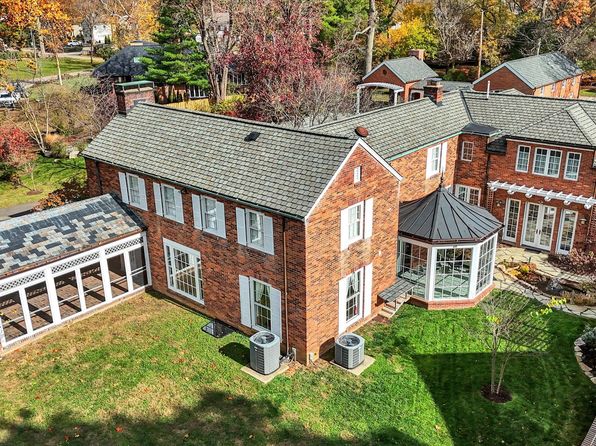 2505 Riverside Dr, Columbus, IN 47201