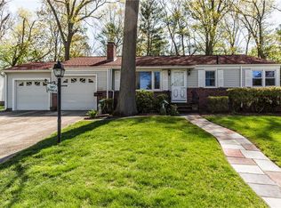 20 Woodhill Dr, Cranston, RI 02920