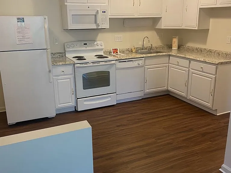 165 Pearl St — Photo 2
