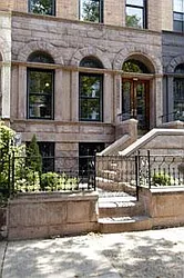 Rented by R New York