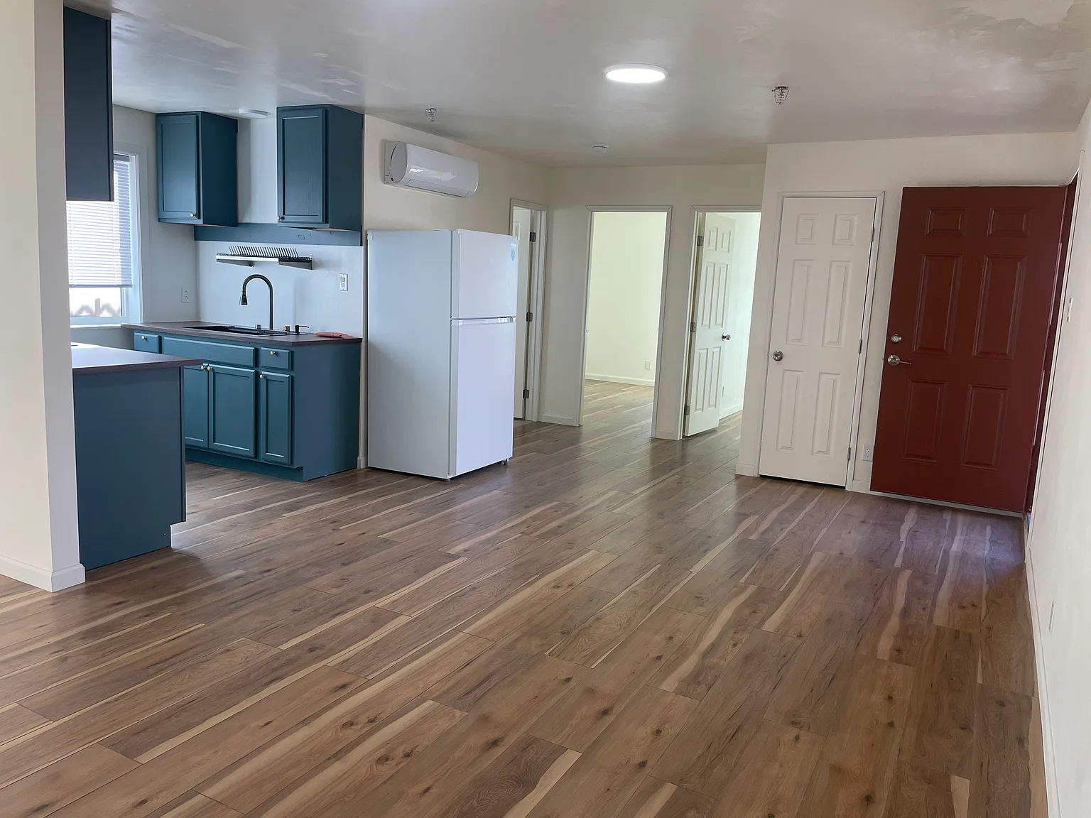 3 bed, 740 sqft, $1,100 — Photo 1