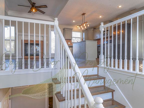 4th image of 706 NW Baytree Cir