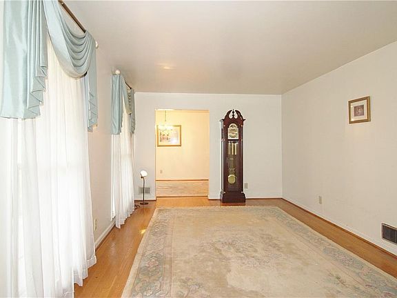 3rd image of 2739 Rainbow Ridge Rd