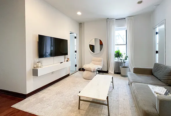 Rented by Kahen Properties | media 10