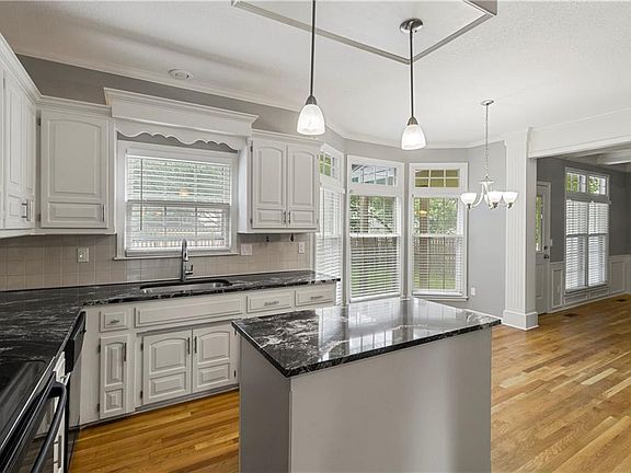 4th image of 12904 Garnett Ln