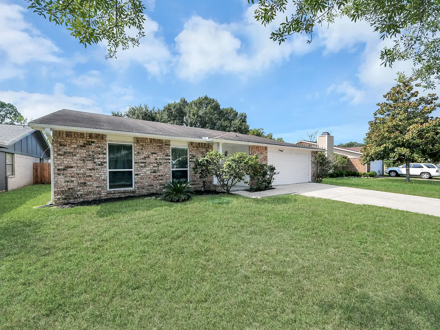 4 bed, 2.0 bath, 2030 sqft, $2,000 — Photo 3