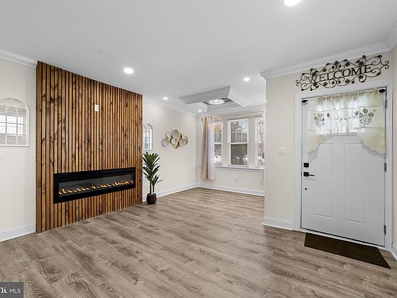 2nd image of 5559 Harbison Ave