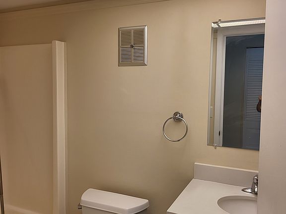 4th image of 1693 Amberlea Dr N