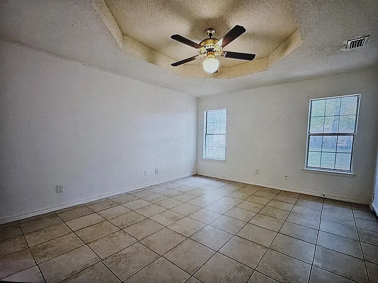 1204 Seneca St — Photo 6