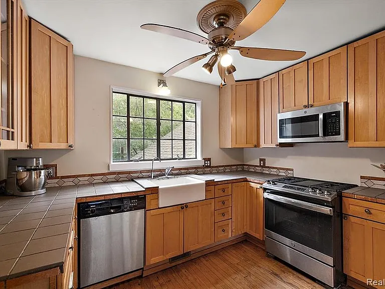 529 Hawthorn Ave — Photo 31