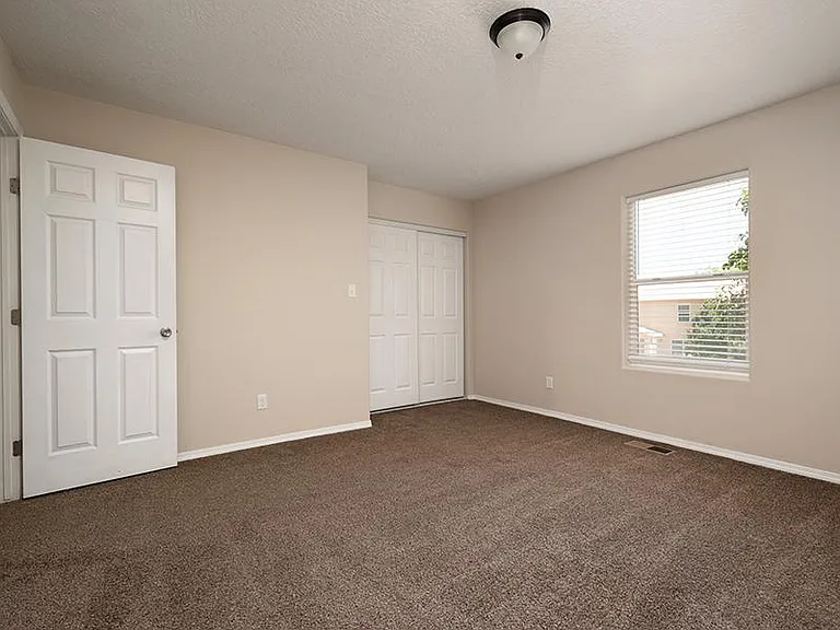 Upstairs Bedroom |3-Bedroom 3-Bathroom Townhome | Coronado Townhomes