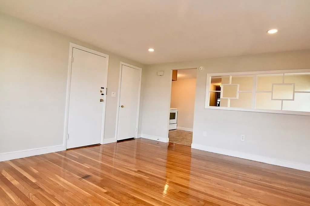 1 bed, 1.0 bath, 800 sqft, $2,100 — Photo 1