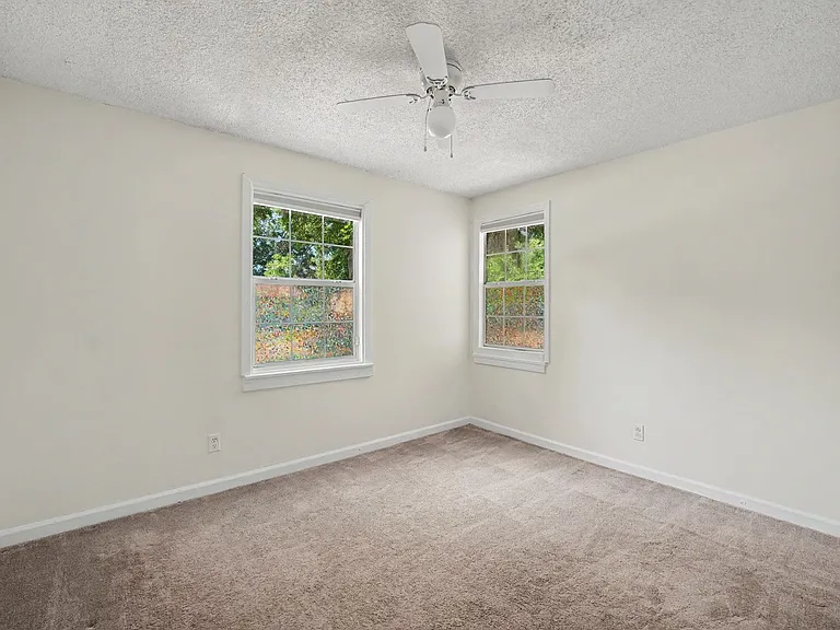 24 N Parkwood Dr — Photo 29