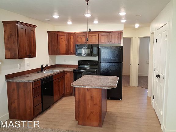 5th image of 884 Everett Pl APT 1