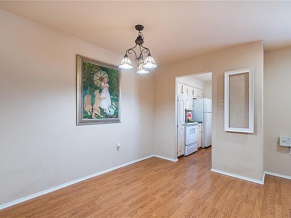 5th image of 433 Arborview Dr