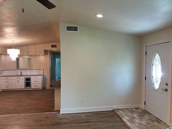 2nd image of 6909 N River Blvd