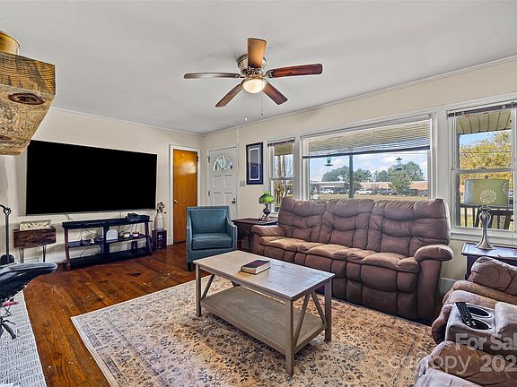 5th image of 2229 Rosewood Dr