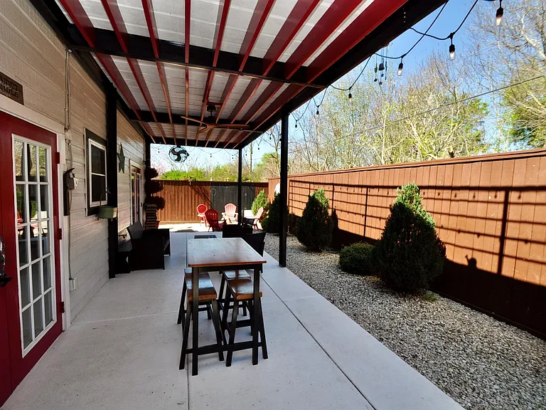 3330 Beran Dr — Photo 36