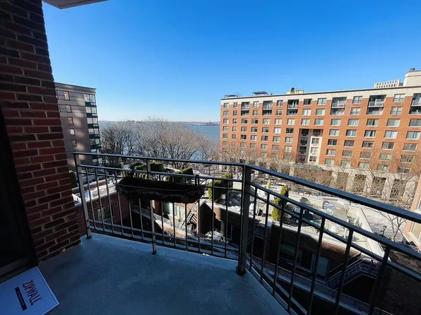 2 S End Ave APT 7U, New York, NY 10280