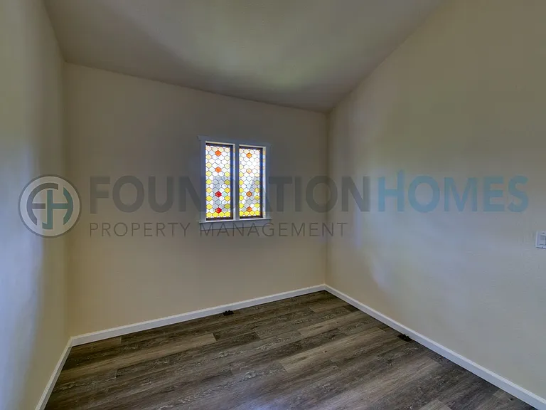 404 San Marin Dr — Photo 8