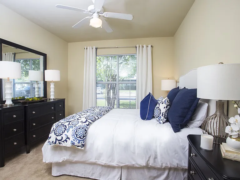 Country Club Pointe Apartment Homes — Photo 11